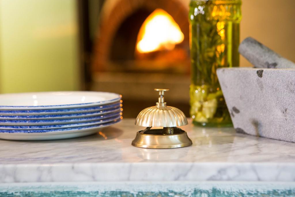 The Curious Pig In The Parlour Hotel Burstow ภายนอก รูปภาพ