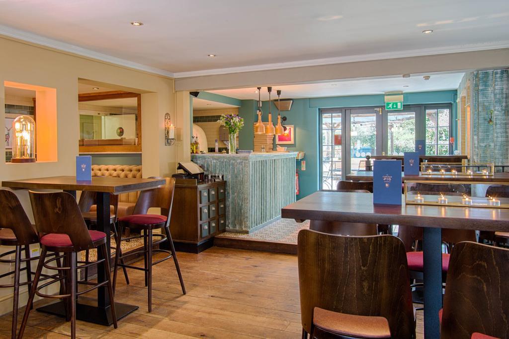 The Curious Pig In The Parlour Hotel Burstow ภายนอก รูปภาพ