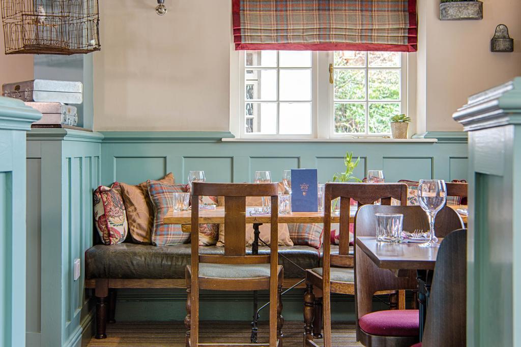 The Curious Pig In The Parlour Hotel Burstow ภายนอก รูปภาพ