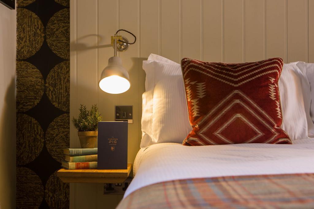 The Curious Pig In The Parlour Hotel Burstow ภายนอก รูปภาพ