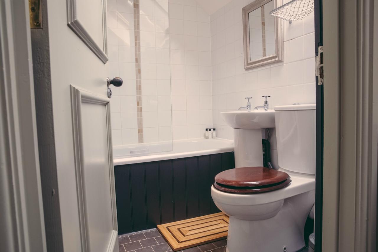 The Curious Pig In The Parlour Hotel Burstow ภายนอก รูปภาพ