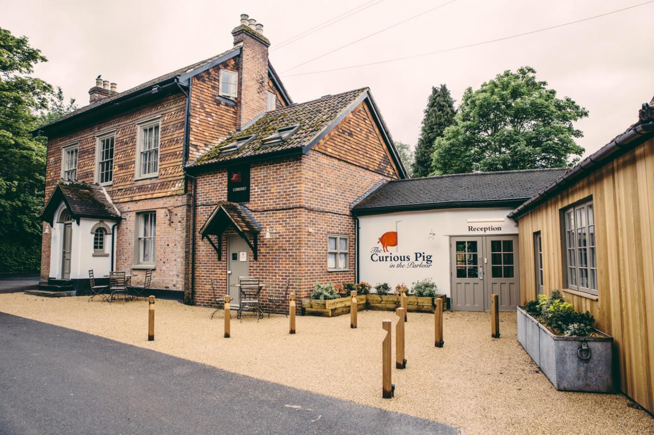 The Curious Pig In The Parlour Hotel Burstow ภายนอก รูปภาพ