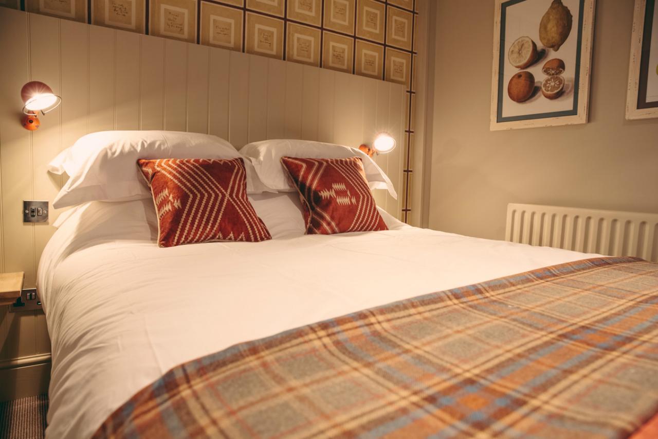 The Curious Pig In The Parlour Hotel Burstow ภายนอก รูปภาพ